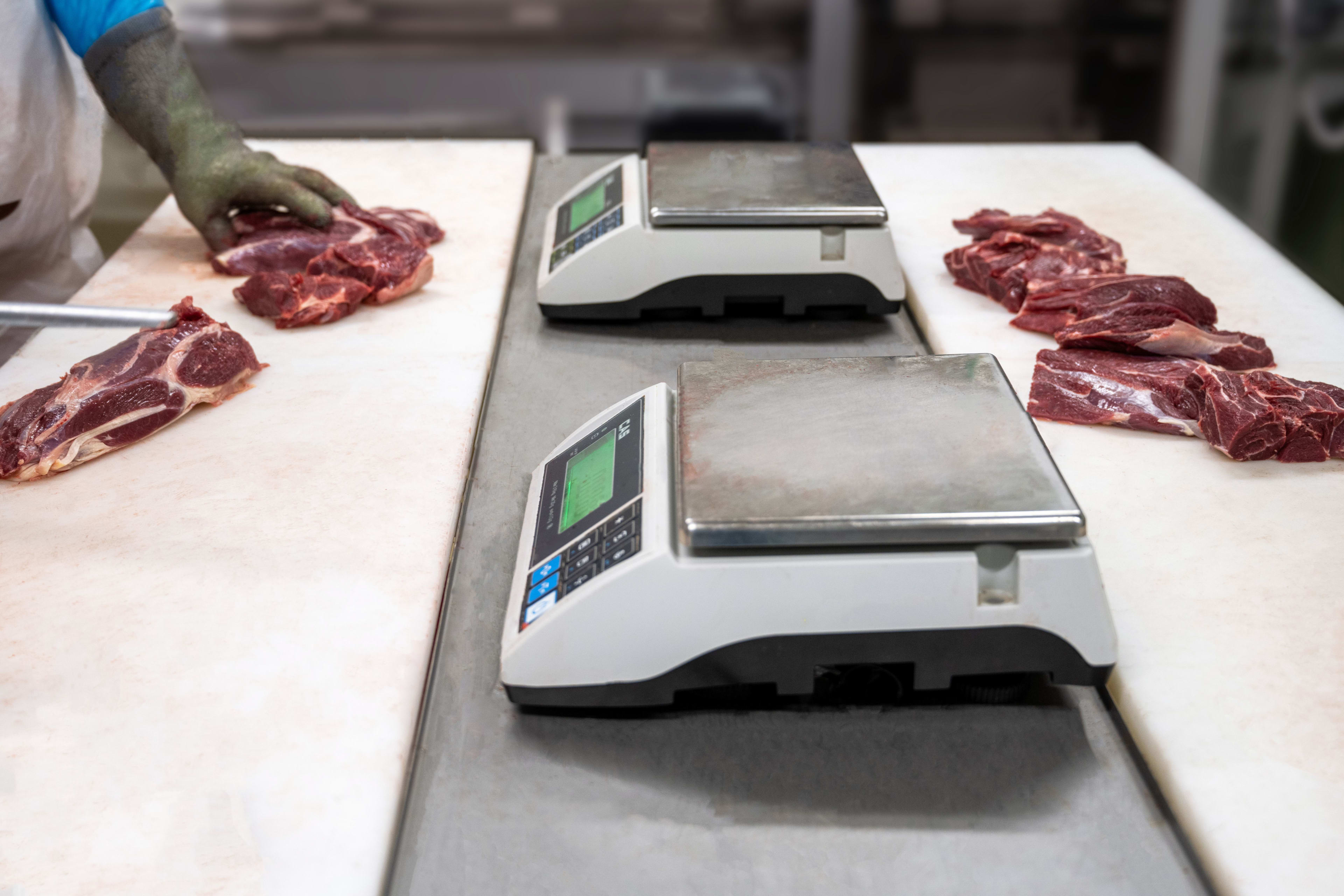 A húsfeldolgozás lépései: mérlegelés